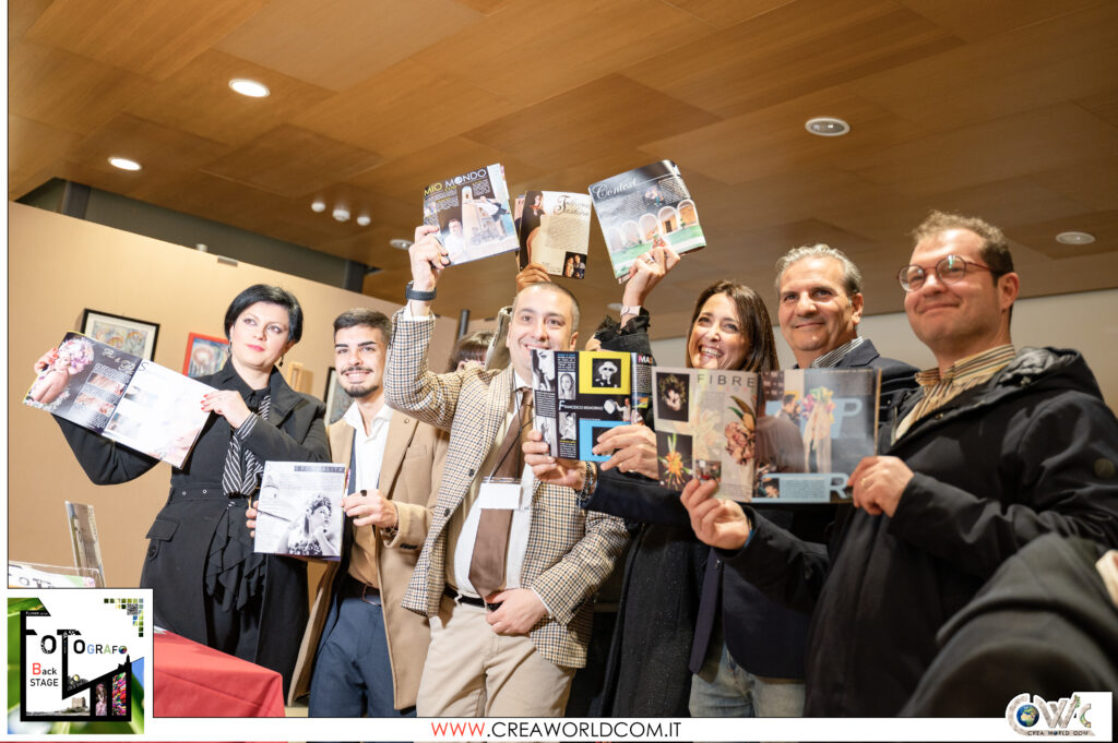 Backstage Fotografo 2022 in cui è presente Annamaria Rinallo, Ausilio Signorino, Francesco Signorino, Alessandro Spoto, Gabriella Cacciatore, Livio Facciponte e Desiree Loreto