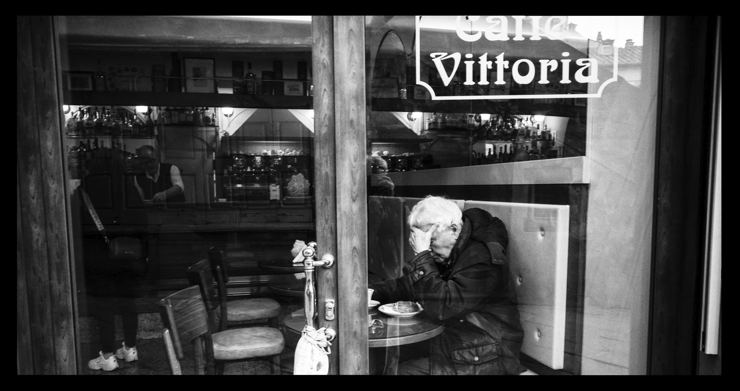 Alcuni consigli per fotografare attraverso il vetro senza i riflessi